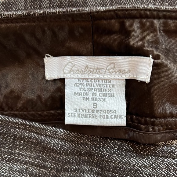 Guess form fitted soft top. All three items included here❤️ Pants & wrist wallet - Picture 3 of 4